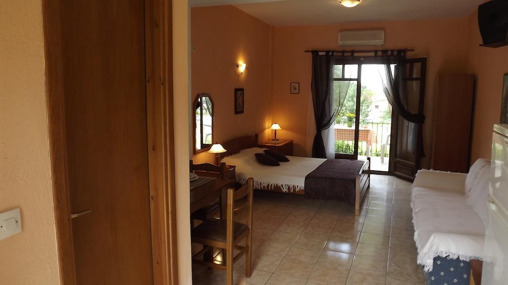 Pefka Studios & Apartments Vourvourou Kamer foto